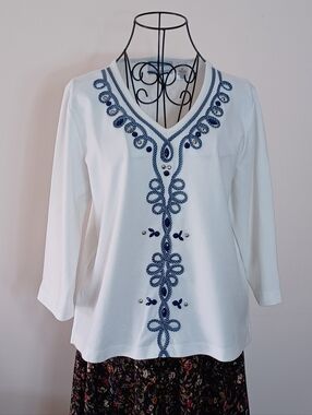 Alfred Dunner Petite White V- Neck Top With Blue Embroidery & Studs- Size MP